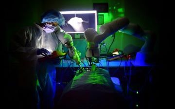 humans operating with a surgical robot