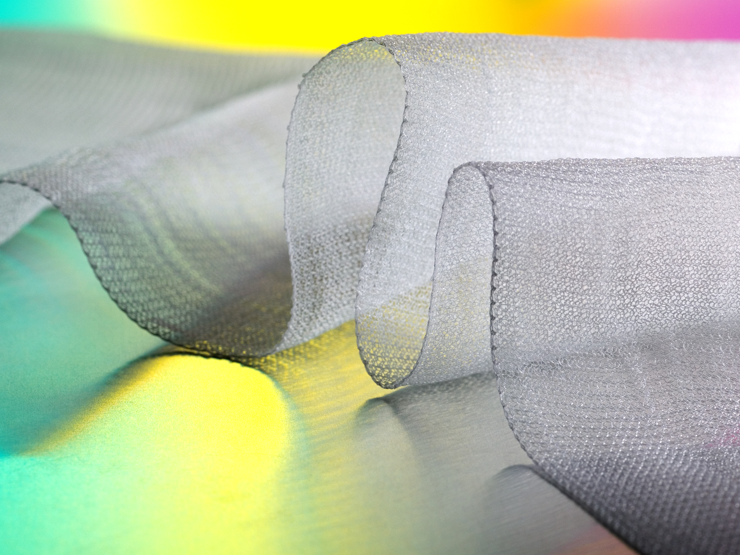 Malla Quirúrgica TephaFLEX hecha de filamentos tejidos de biopolímeros absorbibles TephaFLEX. Fotografía de: Jeffrey Titcomb Studio.