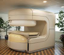 Foto de una máquina de IRM abierta