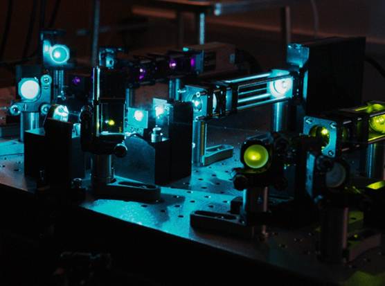 Láser instalado en un laboratorio de imágenes ópticas de alta resolución 