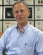 portrait of Richard Leapman in lab