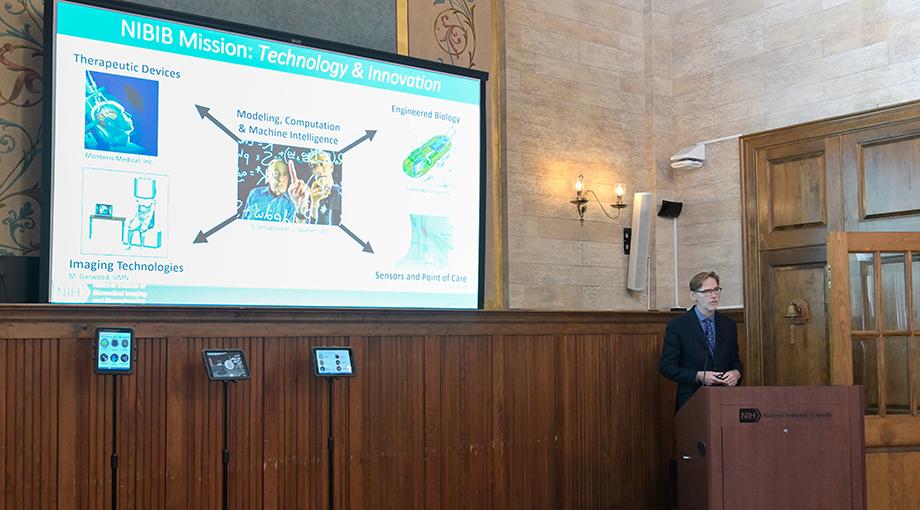 NIBIB Director Bruce Tromberg welcomes 40 congressional staff to NIBIB and provides an overview of the institute and its mission.